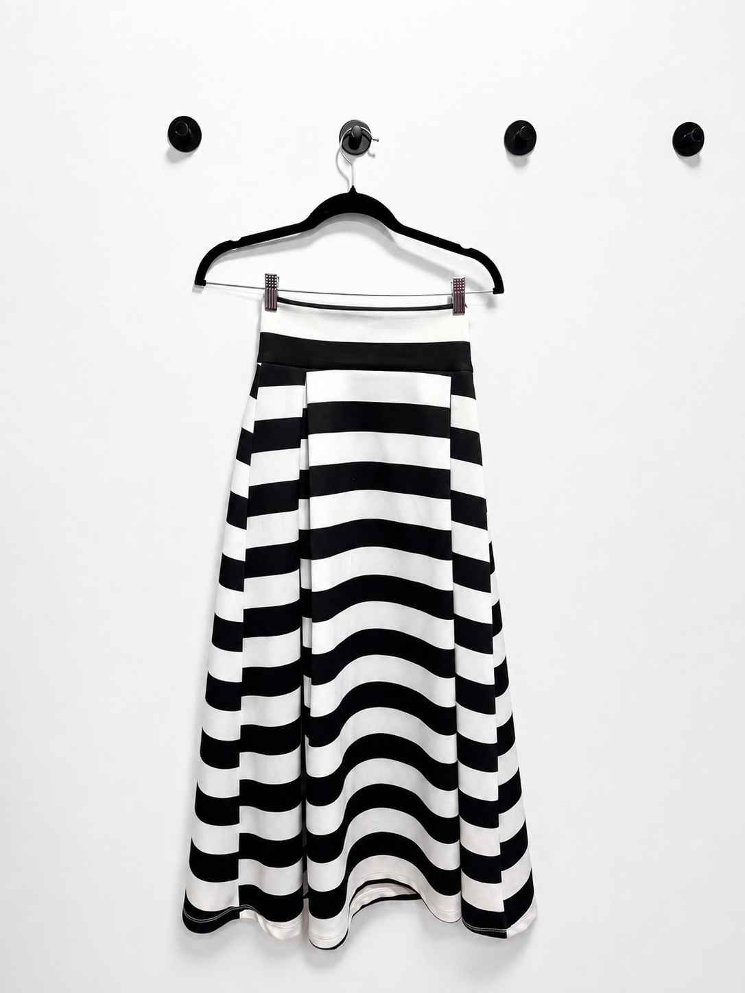 BLACK AND WHITE STRIPED MIDI SKIRT